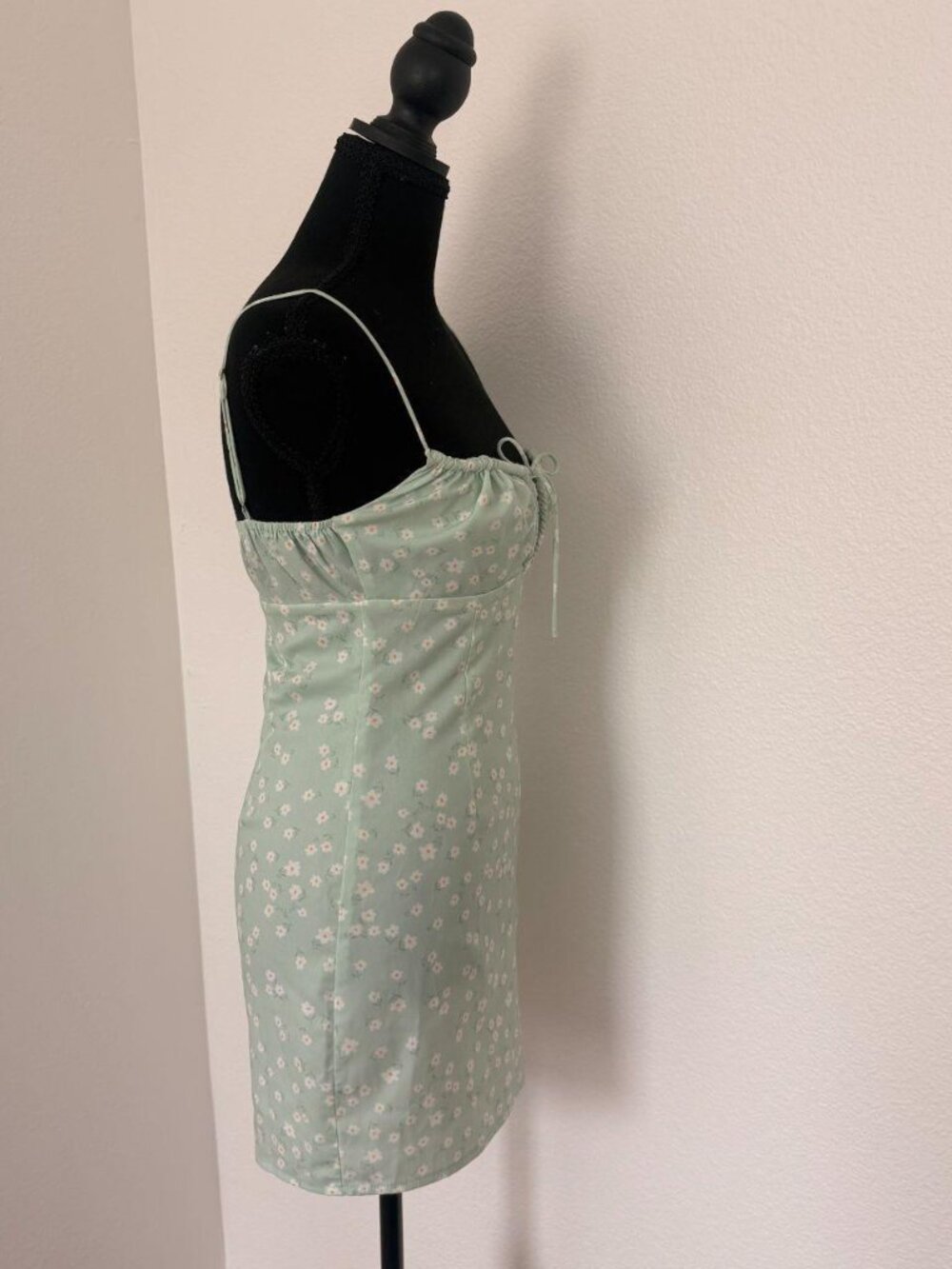 Princess Polly mini dress 🌼 (Size 2) - Picture 3 of 4